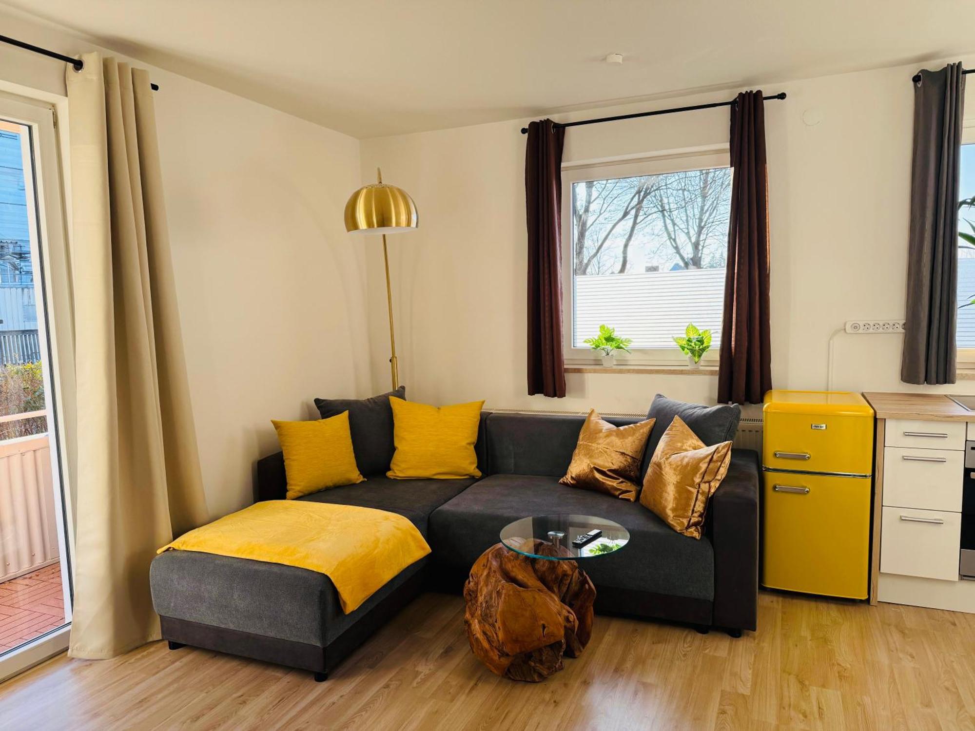 Yay - 65M2 Apartment Am Bahnhof - Smart Tv - Internet - Kaffee - Waschmaschine - Trockner Mühldorf Buitenkant foto