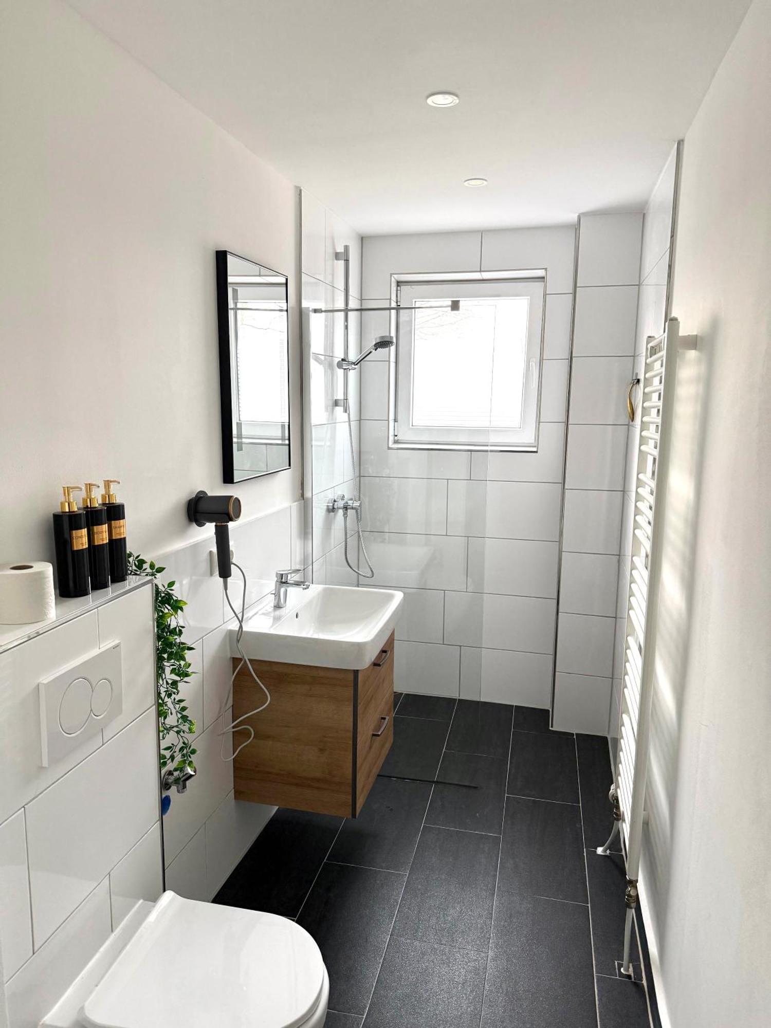 Yay - 65M2 Apartment Am Bahnhof - Smart Tv - Internet - Kaffee - Waschmaschine - Trockner Mühldorf Buitenkant foto